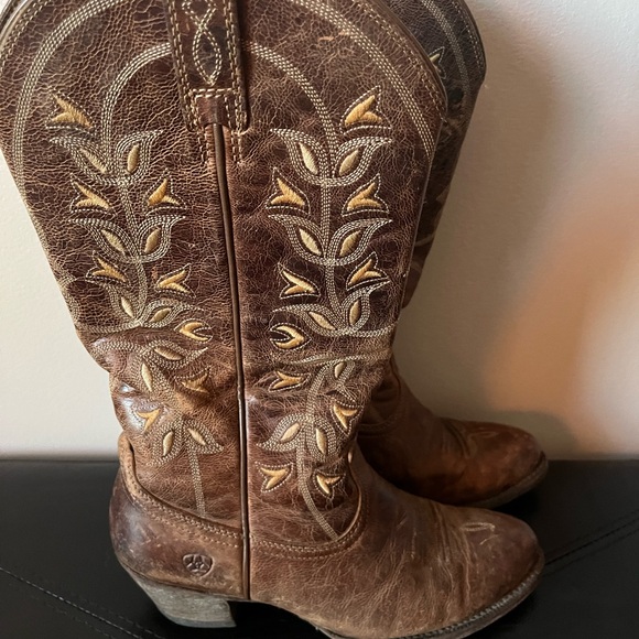 Ariat Brown Leather Boots with Textured Finish - Picture 2 of 7